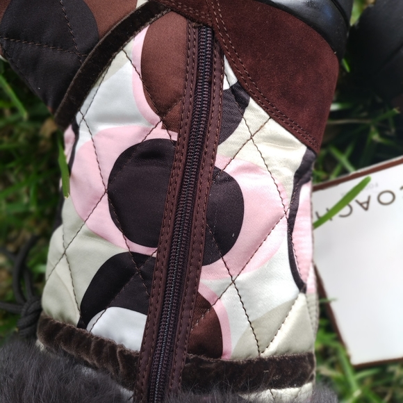 Coach pretty Y2K vintage '90s signature logo fur trim boots size 8 - Picture 2 of 6